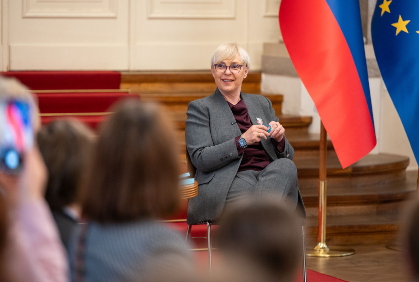 Predsednica republike med pogovorom s predstavniki širše avtistične skupnosti. 