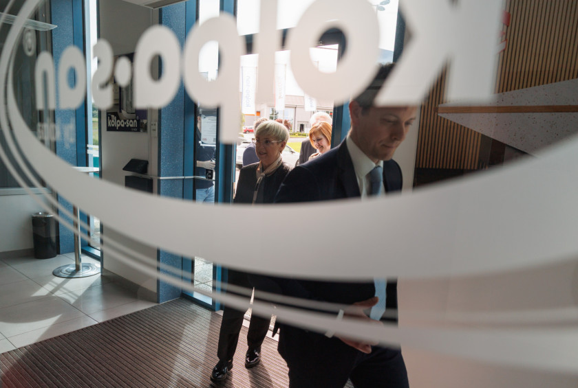Predsednica vstopa v podjetje Kolpa san.