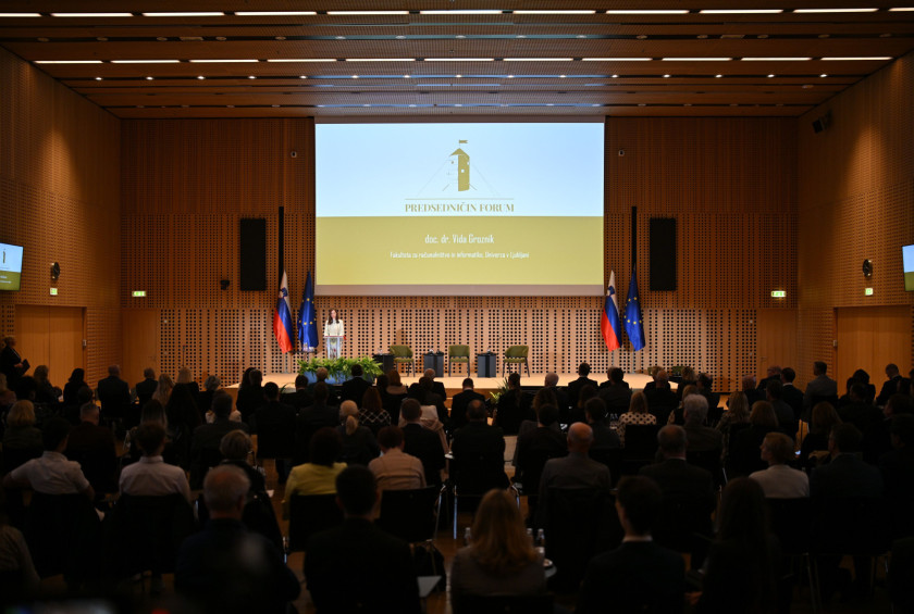 6. Predsedničin forum je potekal v dvorani Grandis v Kongresnem centru na Brdu pri Kranju. 