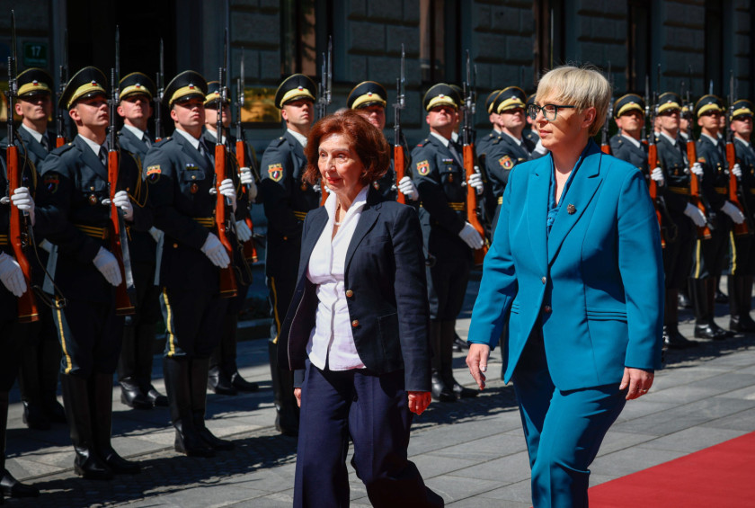 Uradni sprejem predsednice Republike Makedonije dr. Gordane Siljanovske _Davkove z vojaškimi častmi. 