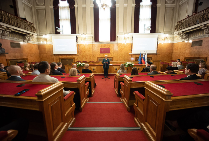 Predsednica republike med govorom v Zbornični dvorani Univerze v Ljubljani. 