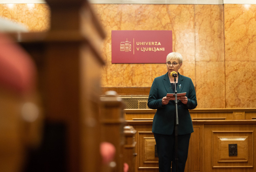 Predsednica republike med govorom v Zbornični dvorani Univerze v Ljubljani. 