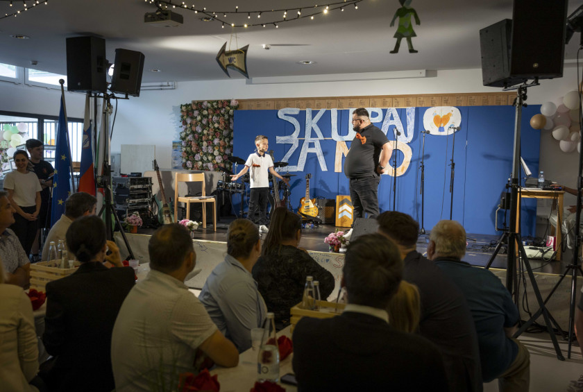 Nadvse zabavna stand up točka učenca Osnovne šole Zalog in njegovega očeta.