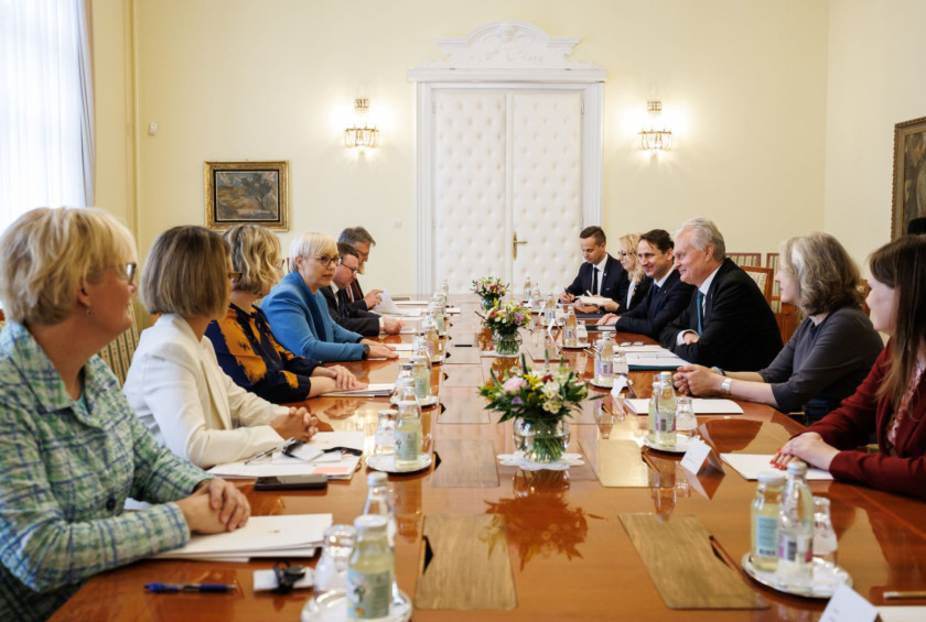 Pogovori med delegacijama pod vodstvom slovenske predsednice in litvanskega predsednika.