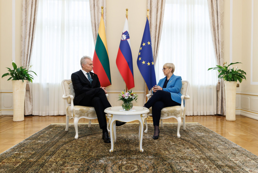 Pogovor med litvanskim predsednikom in slovensko predsednico na štiri oči.