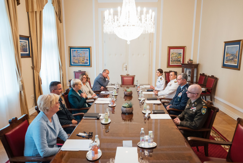 Sprejem vrhovnega poveljnika zavezniških sil za Evropo generala Alexusa G. Grynkewicha.