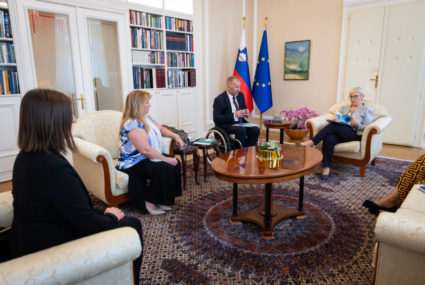 Predsednica republike Nataša Pirc Musar na pogovoru s predstavniki FIHO.