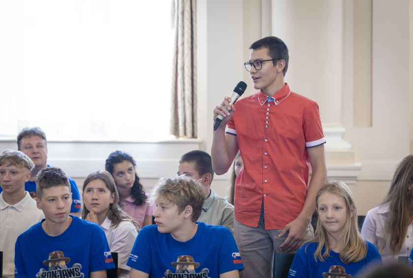 Dijaki so predsednici republike zastavljali zelo zanimiva vprašanja. 