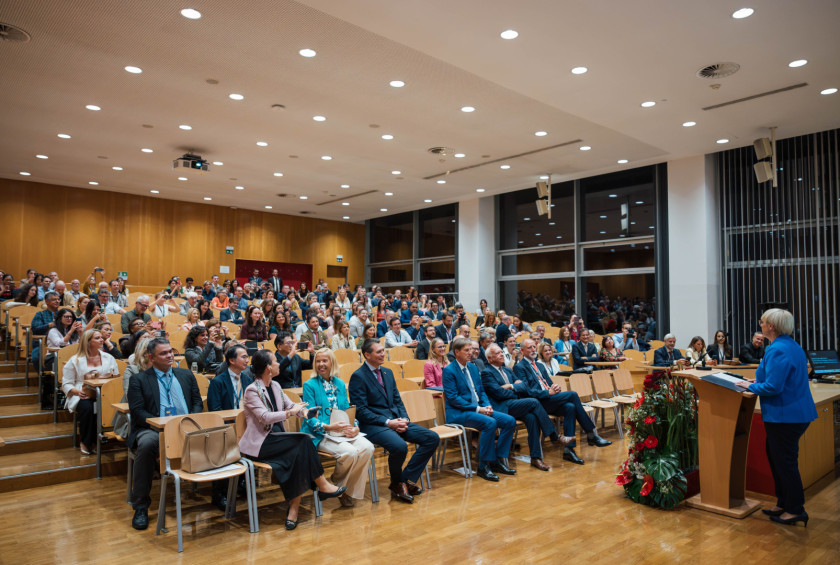 Predsednica republike med nagovorom na evropskem kongresu delovnega in socialnega prava.