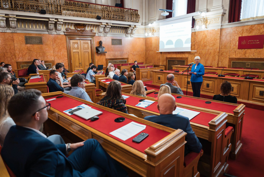 Predsednica Republike Slovenije Nataša Pirc Musar med govorom na mednarodni konferenci o dostojnem staranju in dolgoživi družbi.