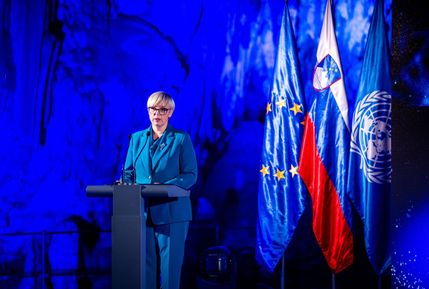 Predsednica republike med govorom na 1. obeležitvi UNESCO-vega mednarodnega dne jam in Krasa. 
