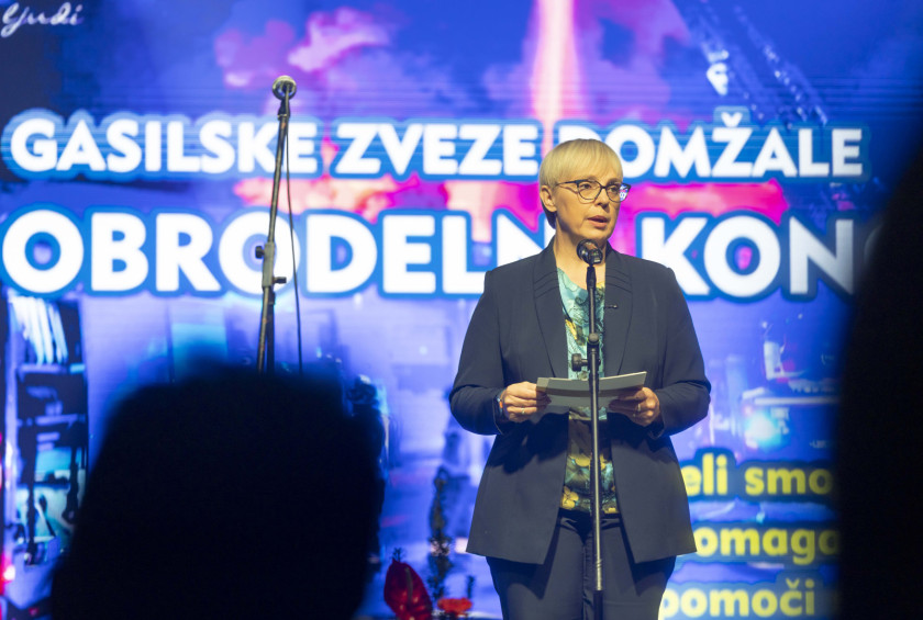 Predsednica republike med govorom na 15. dobrodelnem koncertu Gasilske zveze Domžale.