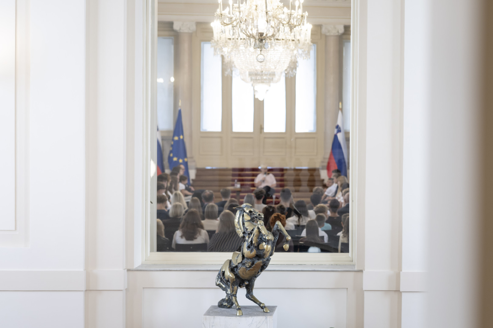 Pogovor predsednice z učenci, ki so sodelovali v projektu Ekošola.