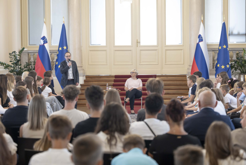 Pogovor predsednice z učenci, ki so sodelovali v projektu Ekošola.