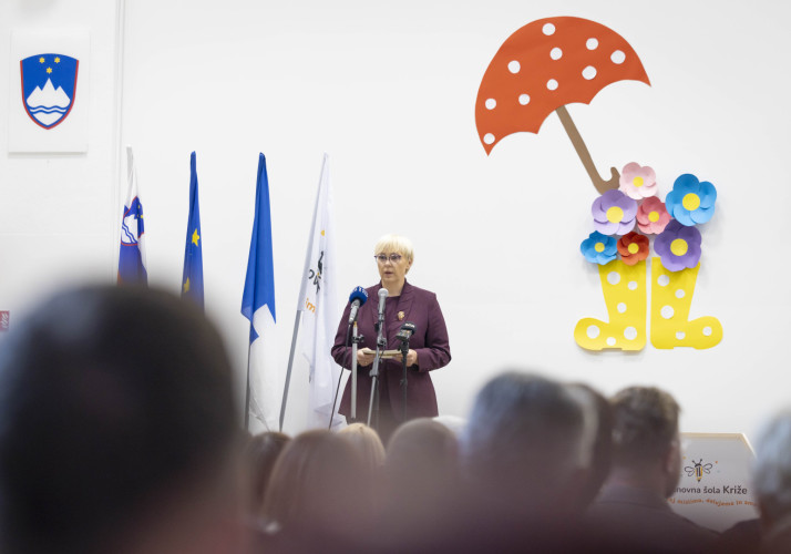 Predsednica republike nagovarja zbrane.