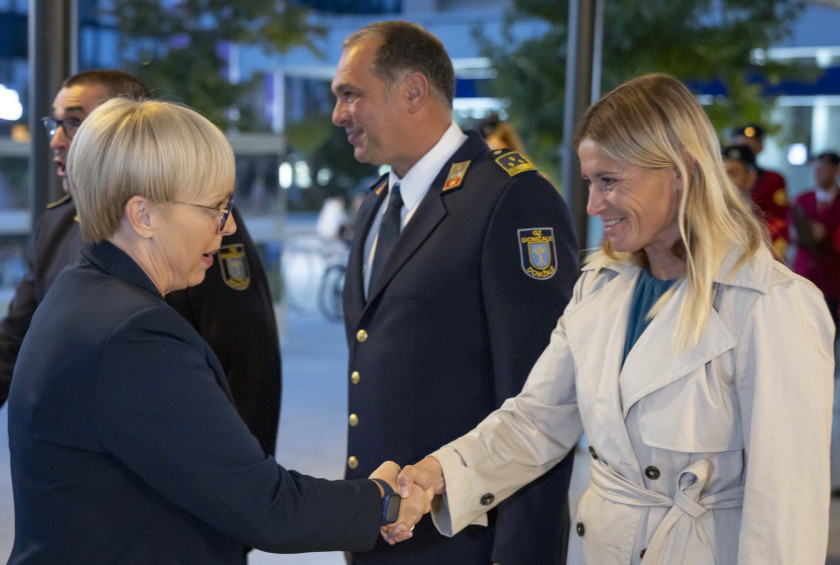 Predsednica republike med rokovanjem z županjo Občine Domžale Renato Kosec.  