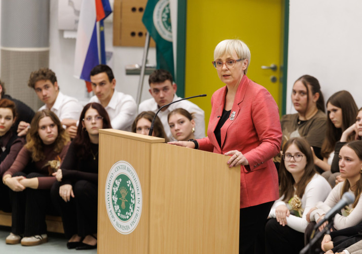 Predsednica republike med govorom. 
