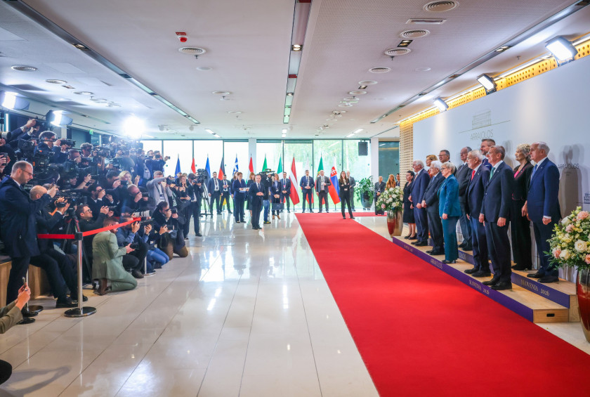 Fototermin skupinske fotografije predsednikov. 