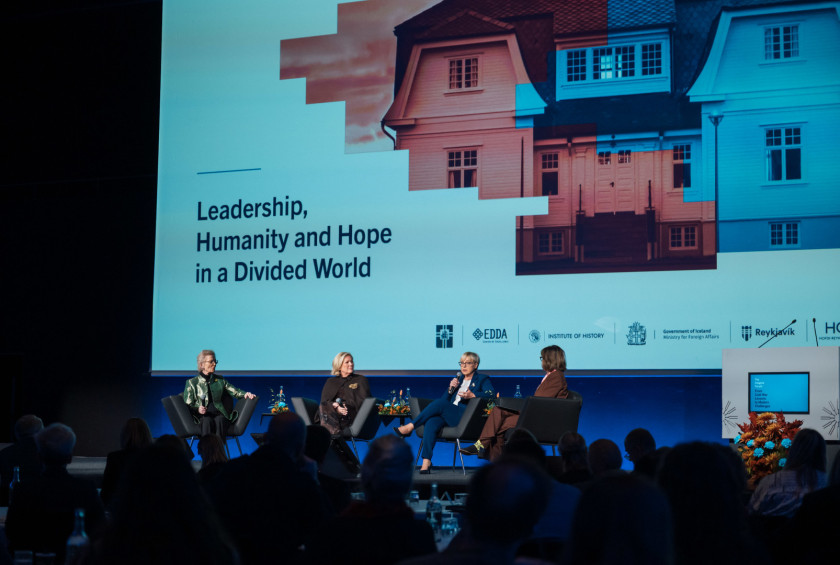 Predsednica republike med pogovorom na forumu Leadership, Humanity and Hope in a Divided World.